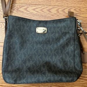 Michael Kors shoulder bag in GUC.
